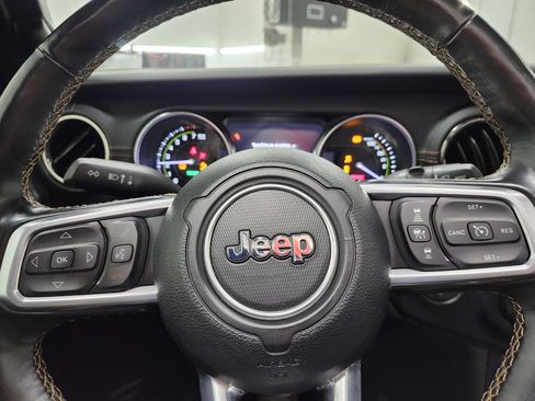 Used 2022 Jeep Wrangler Unlimited Sahara image 30