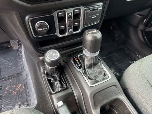 Used 2024 Jeep Wrangler Unlimited Sport AWD/4WD image 14