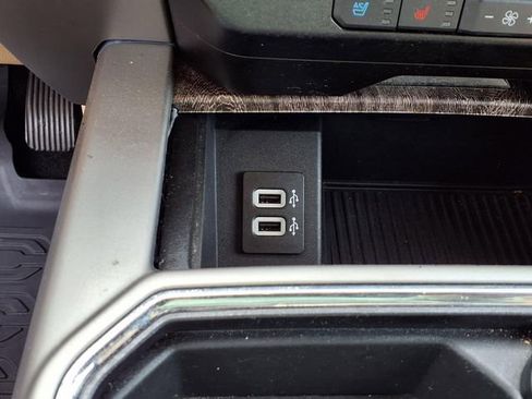 Used 2019 Ford F250 Lariat w/ Lariat Value Package AWD/4WD image 9
