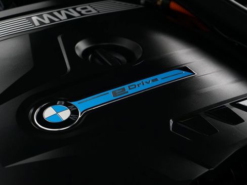 Used 2019 BMW 530e w/ Executive Package RWD image 32