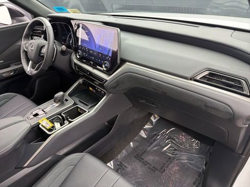 Used 2024 Lexus TX 500h AWD w/ Technology Package image 31