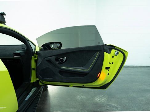 Used 2024 Lamborghini Huracan Sterrato image 39