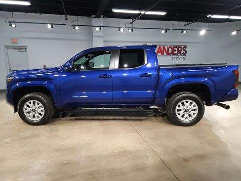 Certified 2025 Toyota Tacoma SR5 w/ SR5 Upgrade Package AWD/4WD image 4