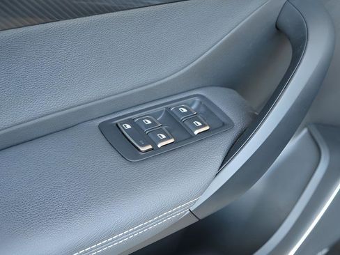 New 2025 VinFast VF 8 Eco image 6