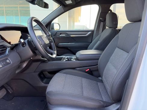 Used 2025 GMC Acadia Elevation image 12