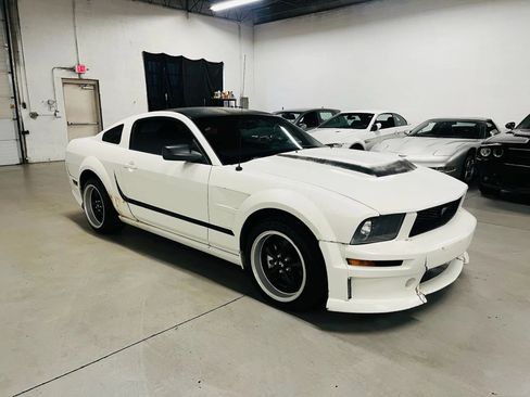 Used 2007 Ford Mustang Coupe RWD image 4