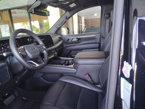 Used 2025 Chevrolet Suburban Z71 AWD/4WD image 12
