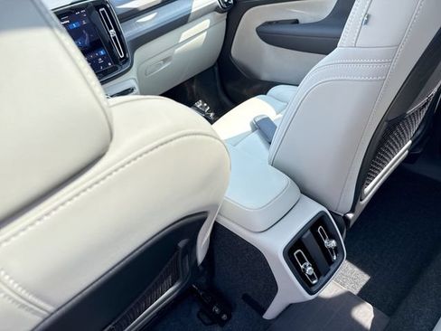 Certified 2024 Volvo XC40 B5 Core AWD/4WD image 26