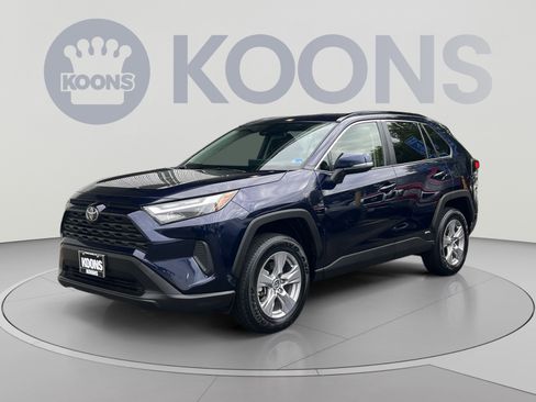 Used 2025 Toyota RAV4 XLE AWD/4WD image 1