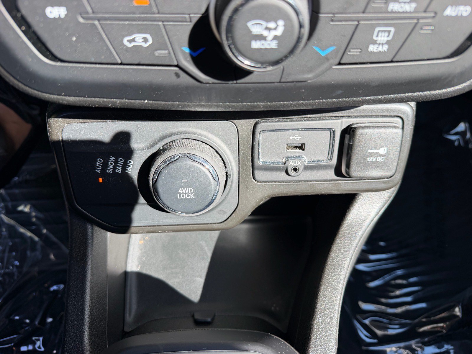 Used 2023 Jeep Renegade Latitude w/ Premium Group AWD/4WD image 33