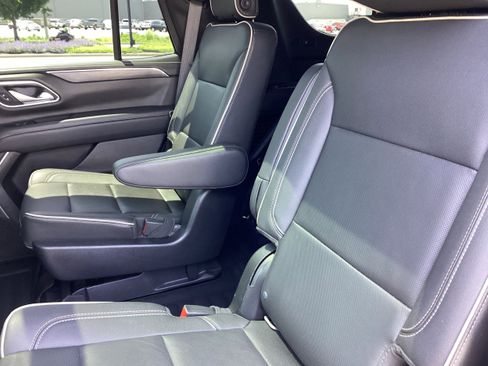 Used 2022 GMC Yukon SLT w/ SLT Luxury Package AWD/4WD image 13