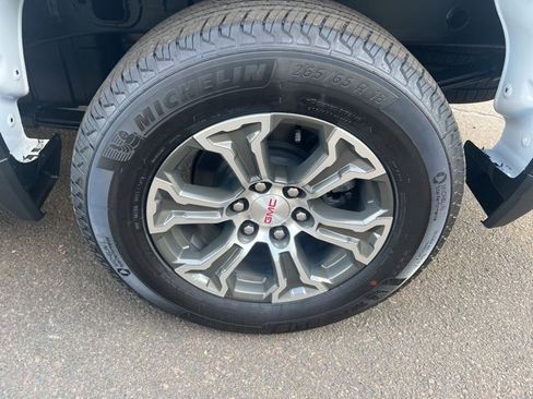 New 2026 GMC Sierra 1500 SLE image 11