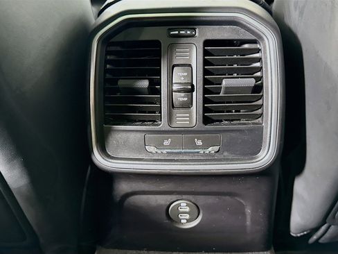 Certified 2023 Porsche Macan AWD/4WD image 24