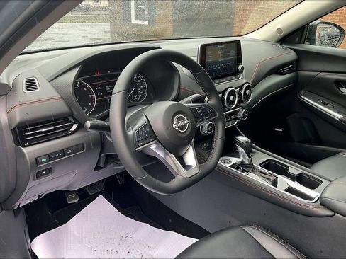 Used 2024 Nissan Sentra SR w/ SR Premium Package image 13