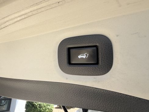 Used 2019 Nissan Rogue SV AWD/4WD image 12
