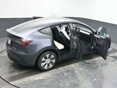 Used 2023 Tesla Model Y Long Range image 64