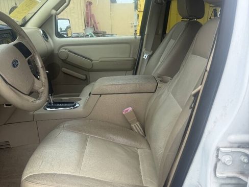Used 2006 Ford Explorer XLT AWD/4WD image 3