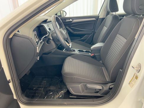Certified 2022 Volkswagen Jetta S image 5