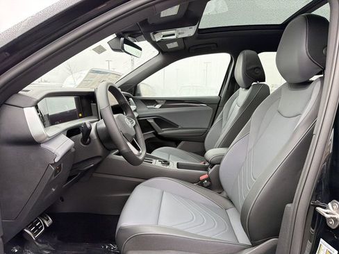 New 2026 Volkswagen Tiguan SE R-Line FWD image 11
