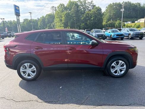 Used 2025 Chevrolet Trax LS FWD image 3