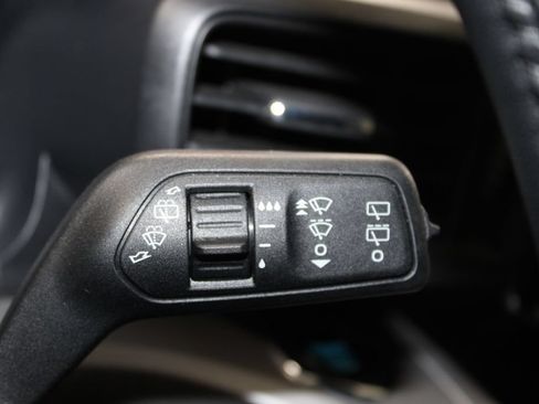Used 2023 Ford Explorer XLT AWD/4WD image 40