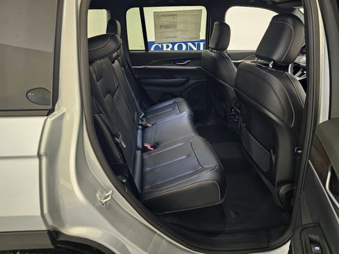 New 2025 Jeep Grand Cherokee Limited image 40