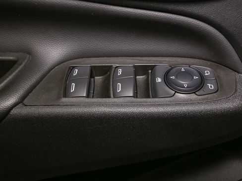 Used 2023 Chevrolet Equinox LT image 40