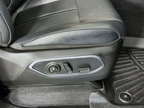 Used 2022 Jeep Wagoneer Series II AWD/4WD image 23
