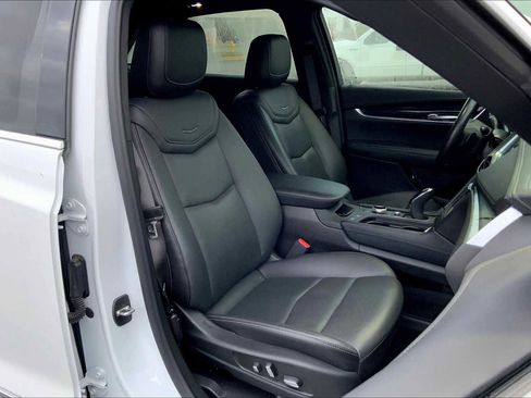 Used 2022 Cadillac XT5 Premium Luxury w/ Technology Package image 8