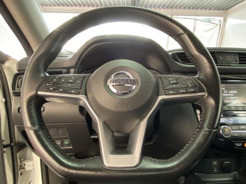 Used 2017 Nissan Rogue SV AWD/4WD image 26