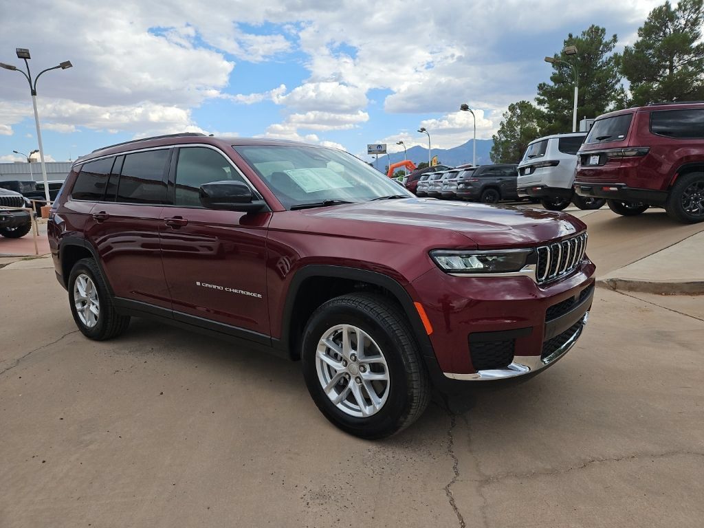 Used 2025 Jeep Grand Cherokee L Laredo w/ Trailer Tow Package AWD/4WD image 5