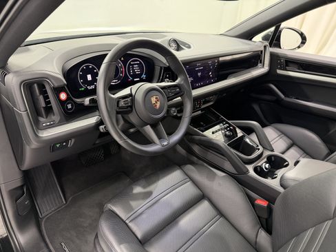 Certified 2026 Porsche Cayenne Coupe AWD/4WD image 4