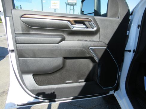 Used 2024 Chevrolet Silverado 2500 LT image 8