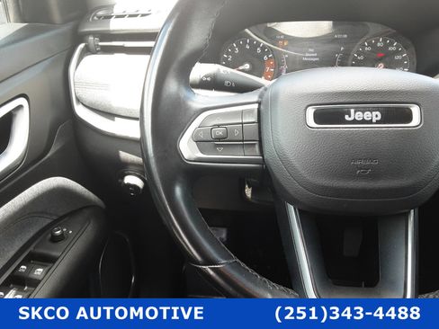 Used 2022 Jeep Compass Latitude w/ Mopar Graphics Package image 19