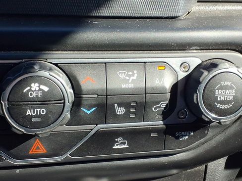 Used 2021 Jeep Wrangler Sport S image 16