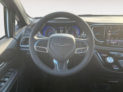 New 2026 Chrysler Pacifica Select image 12