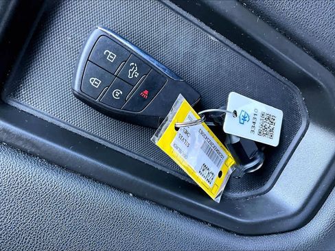 Used 2024 Chevrolet Silverado 1500 LT AWD/4WD image 15