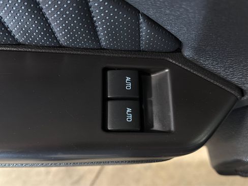 Used 2011 Ford Mustang Shelby GT500 w/ SVT Performance Pkg RWD image 15