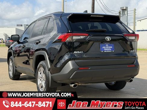 Used 2025 Toyota RAV4 XLE w/ Convenience Package image 7