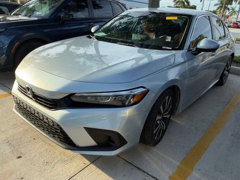 Used 2022 Honda Civic EX image 2