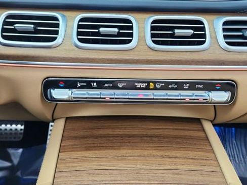 Used 2025 Mercedes-Benz GLS 450 4MATIC image 54