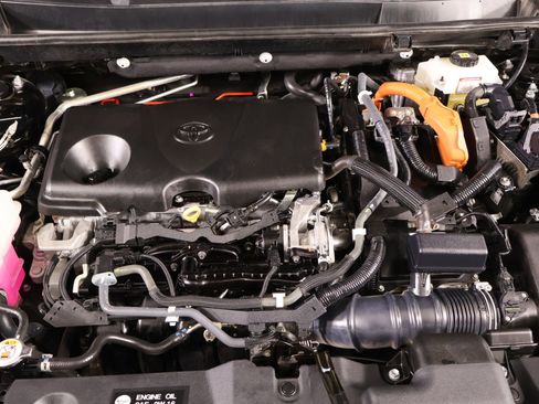 Used 2021 Toyota RAV4 LE AWD/4WD image 18