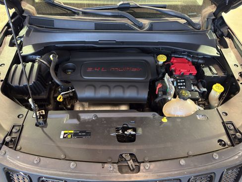 Used 2019 Jeep Compass Altitude AWD/4WD image 32