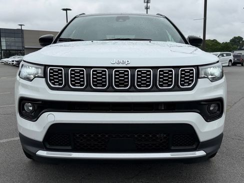 Used 2024 Jeep Compass Limited AWD/4WD image 2