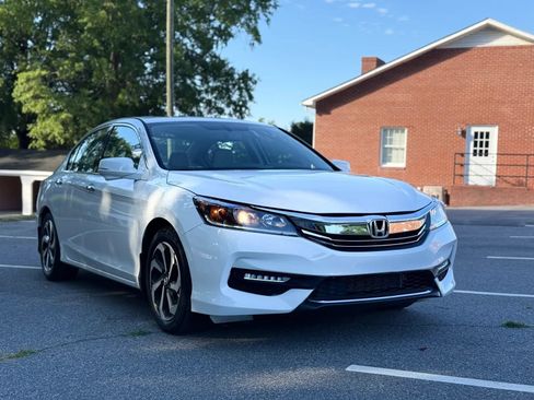 Used 2017 Honda Accord EX-L image 8