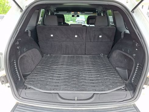 Used 2019 Jeep Grand Cherokee Laredo AWD/4WD image 35