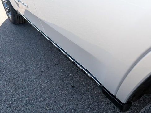 Used 2023 Jeep Grand Wagoneer 4WD w/ Flexible Seating Group image 14