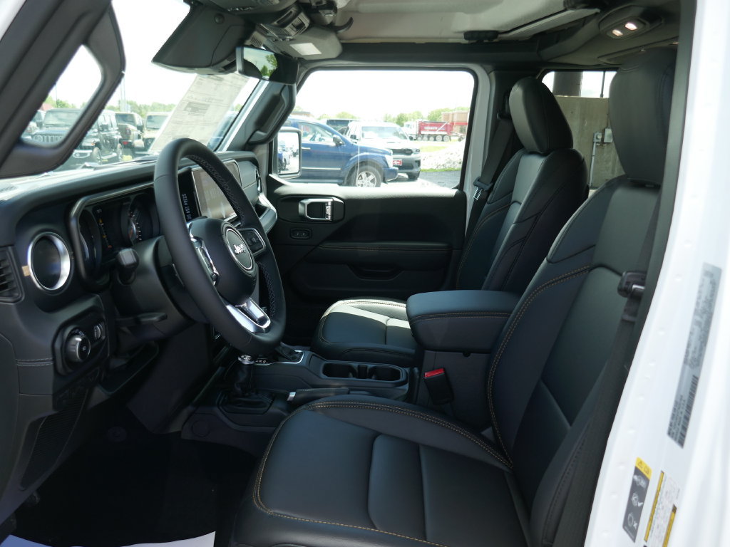 New 2026 Jeep Wrangler Unlimited Sahara AWD/4WD image 12
