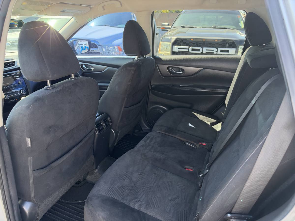 Used 2016 Nissan Rogue SV FWD image 20