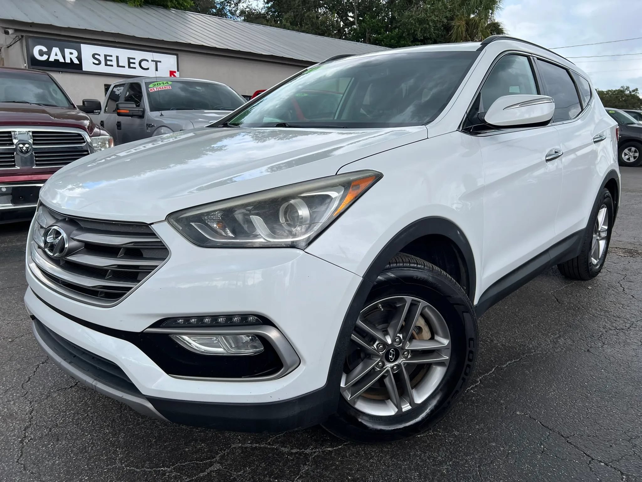Used 2017 Hyundai Santa Fe Sport FWD image 1